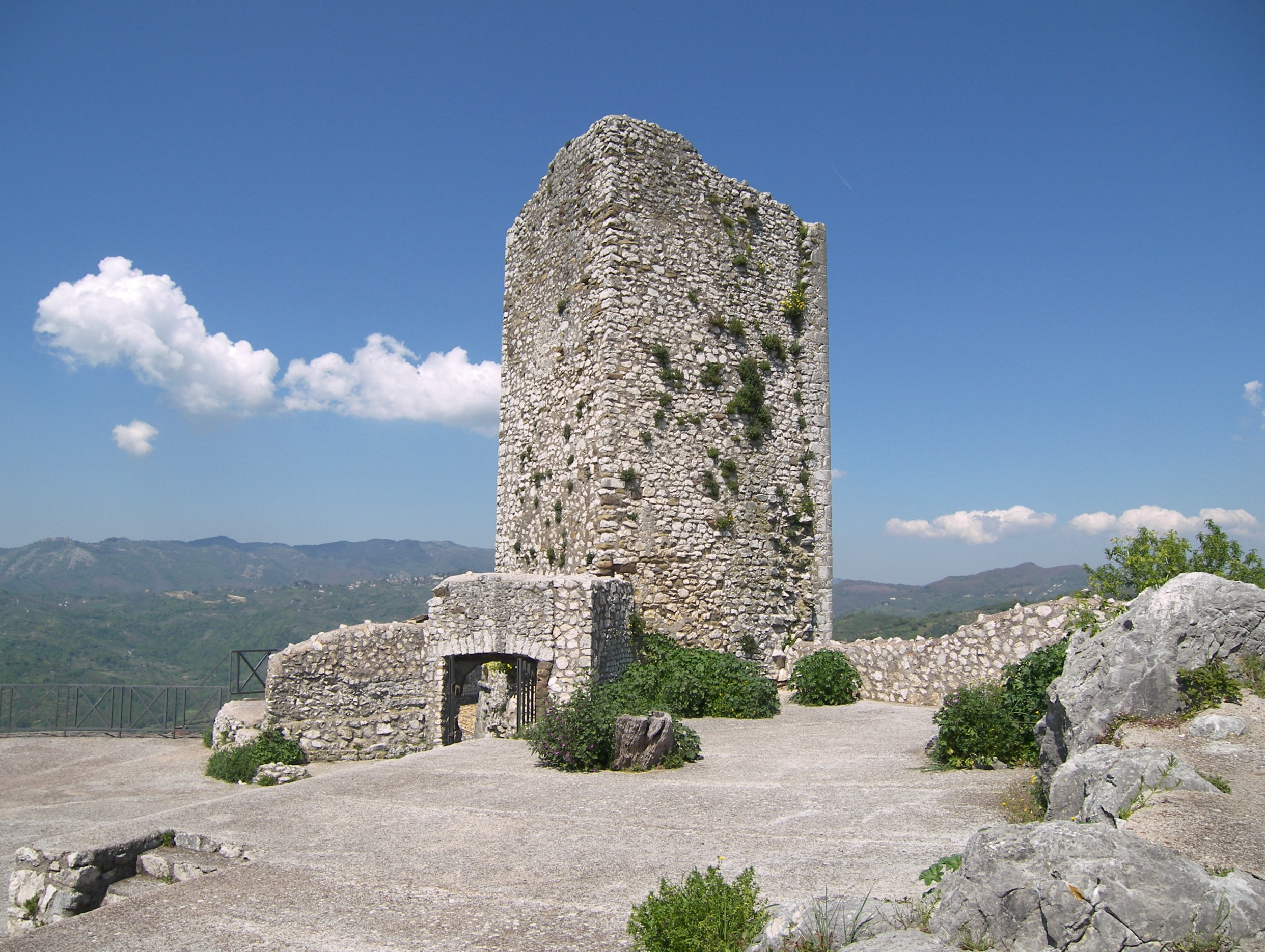 https://www.comune.olevanoromano.rm.it/immagini_pagine/public/immagine/La torre - Il Picocco.jpg